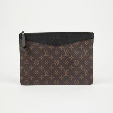 Louis Vuitton Daily Pouch M62048 156332939