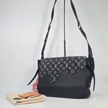 LOUIS VUITTON Crossbody- und Schulter-Messenger-Tasche in schwarzem Monogramm-Denim 156912979
