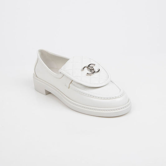 CHANEL Turnlock Loafer Weiß 156800102