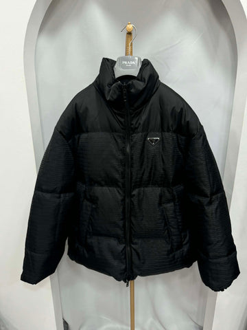 PRADA 三角ロゴ ナイロン リバーシブル 両面 パディング M 156933061