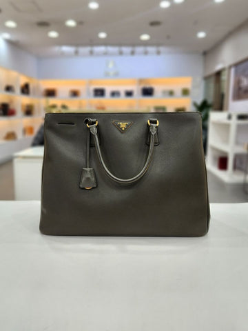 PRADA サフィアーノ ラックス ダブル ジップ トートバッグ 156935426