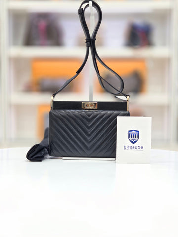 CHANEL ラムスキン シェブロン ハード ショルダーバッグ 2.55 156980335