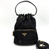 PRADA 三角ロゴ ナイロン バケットバッグ ブラック 156980684 [P]