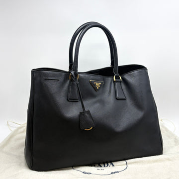 PRADA Luxus-Tote aus Saffiano-Leder Schwarz 156984409
