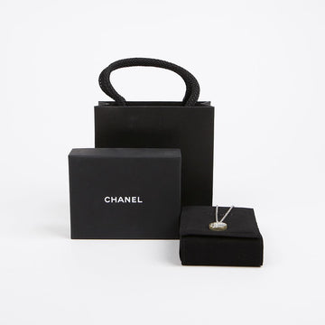 CHANEL Runder klarer Anhänger 156973922