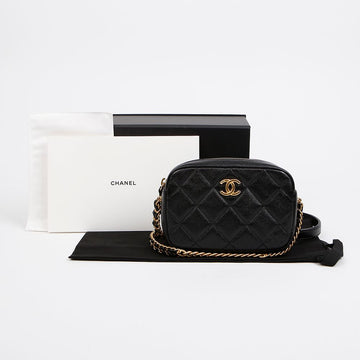 CHANEL Kameracrossbody aus Kalbsleder Schwarz mit goldenen Akzenten 156980333