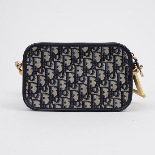 DIOR Oblique Quake Clutch Blau 156725104