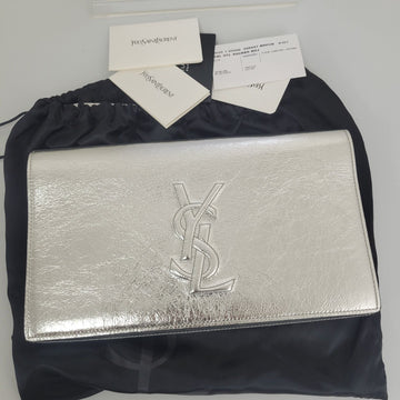 SAINT LAURENT メタリックシルバーのフラップクラッチ568937 157116136
