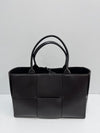 BOTTEGA VENETA Intrecciato Arco Mittel Tote Bag (Braun) 609175 157147028 [P]