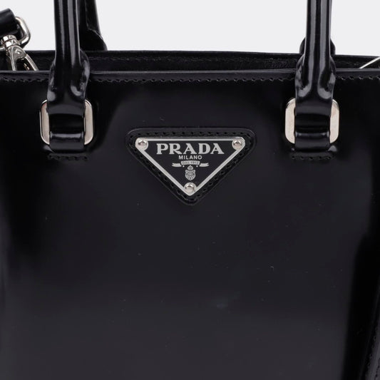 PRADA Dreieckslogo Kleine Gebürstete Leder Tote Tasche Schwarz 156922922