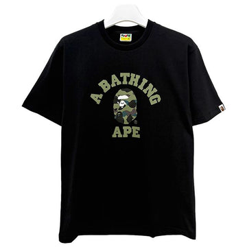 BAPE 26SS カモ コレッジ 半袖Tシャツ ブラック グリーン (001TEM301013M BKXGR) 157129014