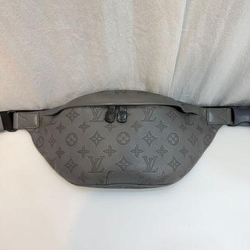 LOUIS VUITTON Entdeckung Schatten Bauchtasche 157160081