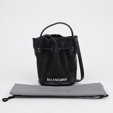 BALENCIAGA Everyday Drawstring Black Bucket Bag Größe XS 156905023