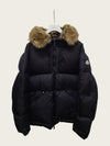MONCLER Schwarze Wappen-Maidob Daunenjacke mit Kapuze 7 157204196 [P]