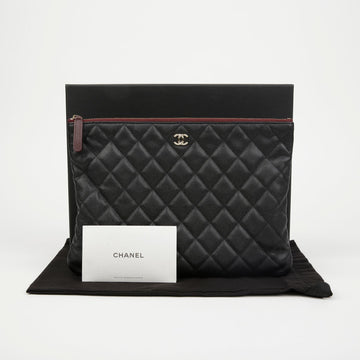 CHANEL クラシックキャビアミディアムクラッチ ブラック ゴールド金具 157004514