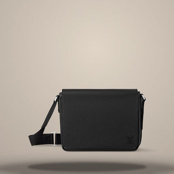 ISSEY MIYAKE District PM Messenger Bag Schwarz M30850 157273423