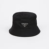 PRADA 三角ロゴナイロンバケットハット ブラック 157019380 [P]