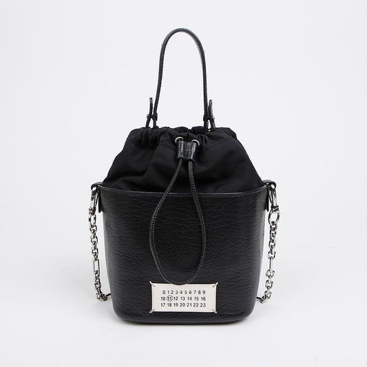 MAISON MARGIELA ブラックレザー ミニバケットバッグ 22FW 157028185 [P]