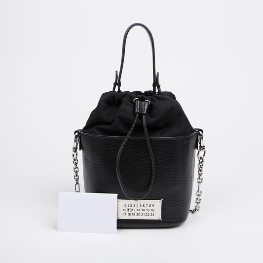 MAISON MARGIELA ブラックレザー ミニバケットバッグ 22FW 157028185 [P]