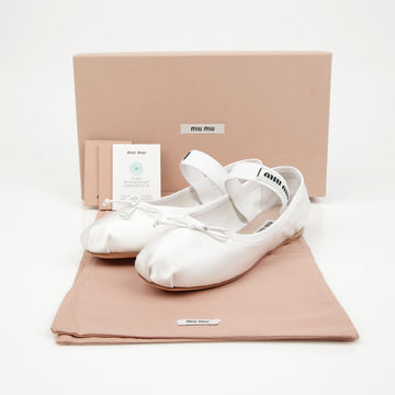 MIU MIU Logo Satin Ballerinas in Weiß 157027848