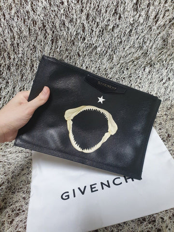 Givenchy Shark Flower Antigona Clutch 157320142
