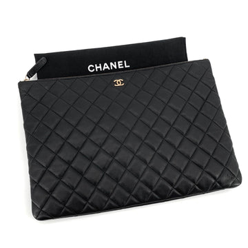 CHANEL ゴールドのラムスキンクラッチラージ 157340728