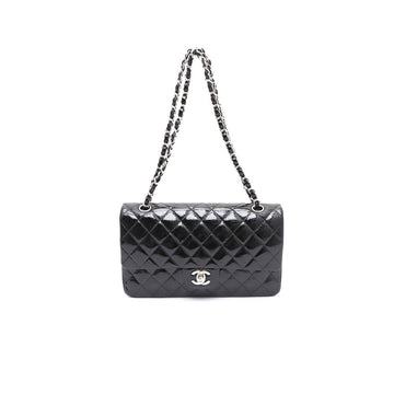 CHANEL Klassische Medium Schultertasche aus Lackleder mit Silberkette A01112 157342429