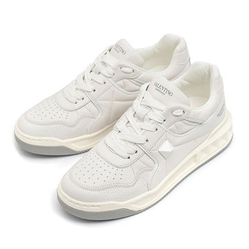 Valentino ONE STUD Low-top Men's Sneakers ZY2S0E71-NWN-0BO 51592505