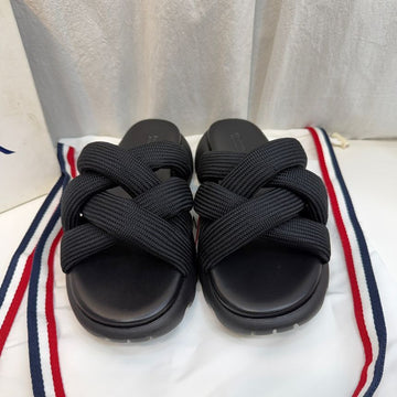 MONCLER Schwarze Slipper (37) 157408017