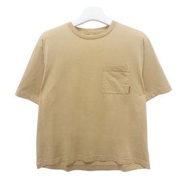 ACNE STUDIOS Kurzes T-Shirt mit Logo-Label und Tasche in Hellkamel (CL0198 ALJ) 123475179