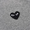 COMME DES GARCONS N023 051 LIGHT GREY Cardigan mit schwarzem Herz-Patch für Unisex 157406111 [P]
