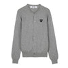 COMME DES GARCONS N023 051 LIGHT GREY Cardigan mit schwarzem Herz-Patch für Unisex 157406111 [P]