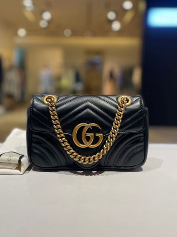GUCCI Mini-Shoulderbag mit Kettenriemen aus Matelassé 157478914