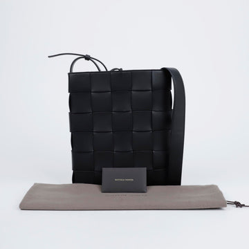 BOTTEGA VENETA インテレッチアート カセット レザー クロスバッグ ブラック 157290646