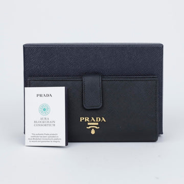 PRADA ラージサフィアーノレザーウォレットブラックヒビスカス 157290889