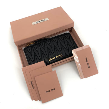 MIU MIU Kartenetui mit goldenem Logo 5mb006 157589592