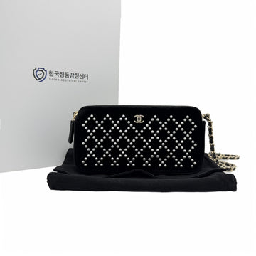CHANEL ベルベットブラックダブルジッパーWOCミニクロスボディバック金具クラシックA82527 155460695
