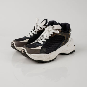 LOUIS VUITTON Run 55 Sneakers 157312082