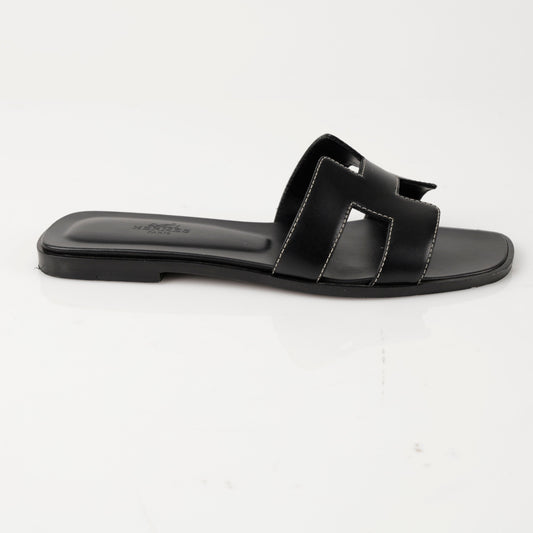 HERMES Sandalen aus Kalbsleder Schwarz 157312093