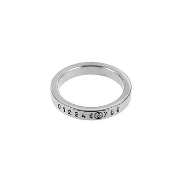 MAISON MARGIELA イングレービングナンバリングロゴ3mmリング 147873588 [P]