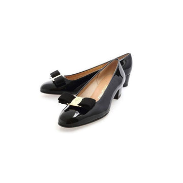 Salvatore Ferragamo Vara Patent Leather Pumps Black 48938253 [P]