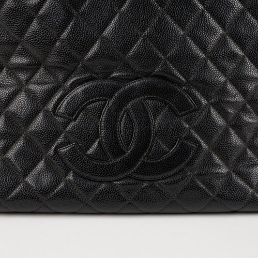 CHANEL Kaviarhaut Schultertasche mit Kette in Schwarz und Gold 157403294