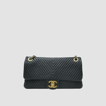 CHANEL Black Chevron Quilted Medium Calfskin Chain Shoulder Bag 18 Series 157865443