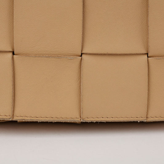 BOTTEGA VENETA Mini Ledergürtel Tasche in Intrecciato Design Almond 157594334