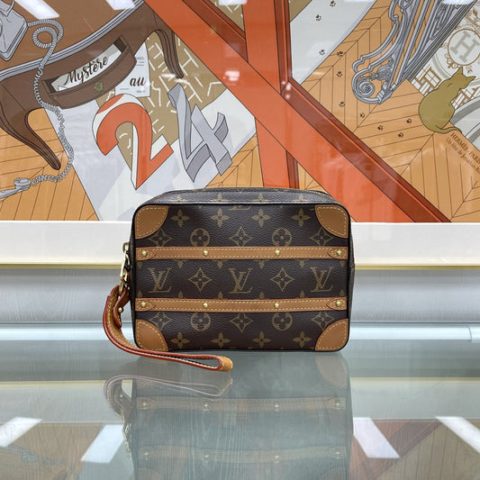 LOUIS VUITTON Weicher Trunk Clutch Monogram Canvas 157869211