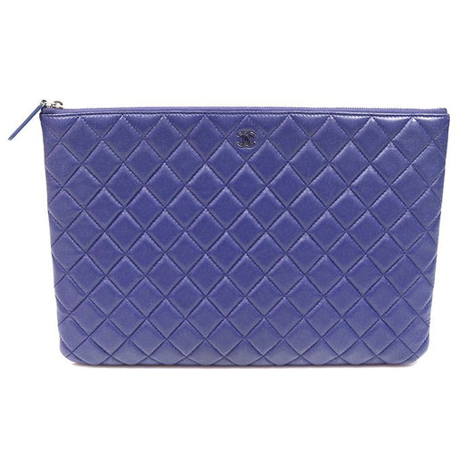 CHANEL ネイビーラムスキンシルバーCCロゴクラシックラージポーチクラッチ (20番台) 157893171