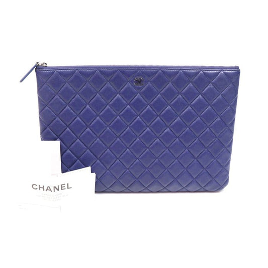 CHANEL ネイビーラムスキンシルバーCCロゴクラシックラージポーチクラッチ (20番台) 157893171