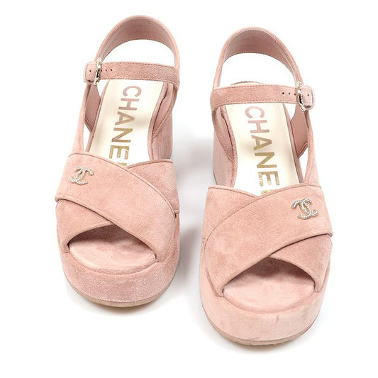 CHANEL ライトピンクスエードCCロゴサイドウェッジヒールサンダル37 157893330