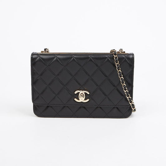 CHANEL Trendige CC-Graffiti-Logo-Rindsleder-Kettenbörse Schwarz mit goldener Hardware 157638819 [P]