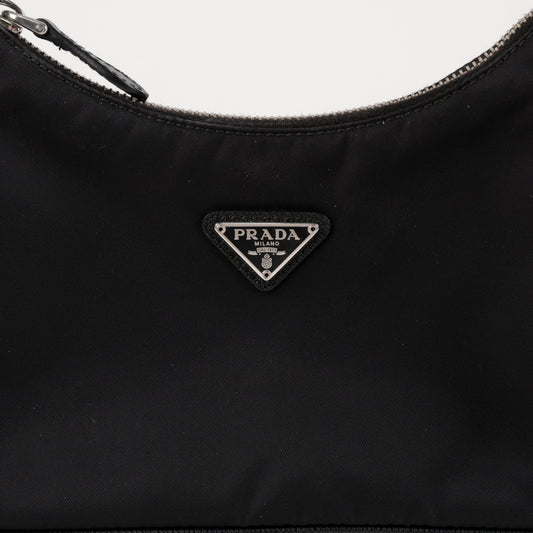 PRADA サフィアーノ トリミング リナイロン ホーボーバッグ ブラック 157849026 [P]